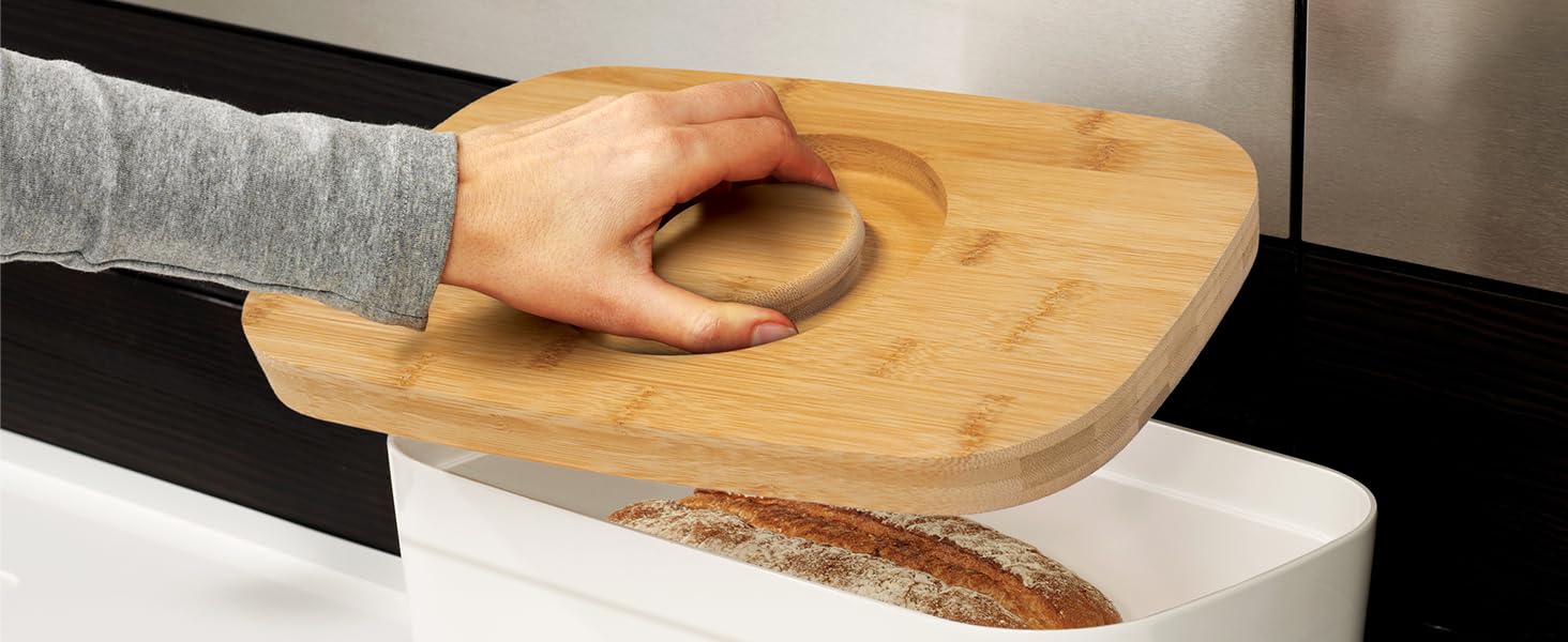 Хлебница пластиковая с разделочной доской из бамбука чёрная Bread Bin Joseph Joseph