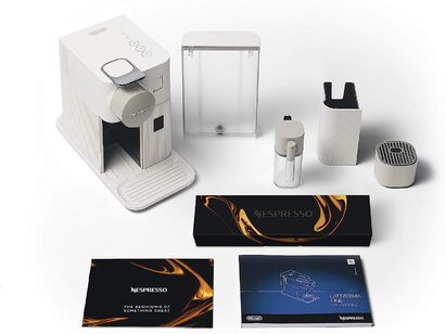 Кофемашина с насадкой для вспенивания молока, белая Nespresso Lattissima One De'Longhi