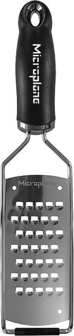 Овощечистка Microplane и защитные перчаток 