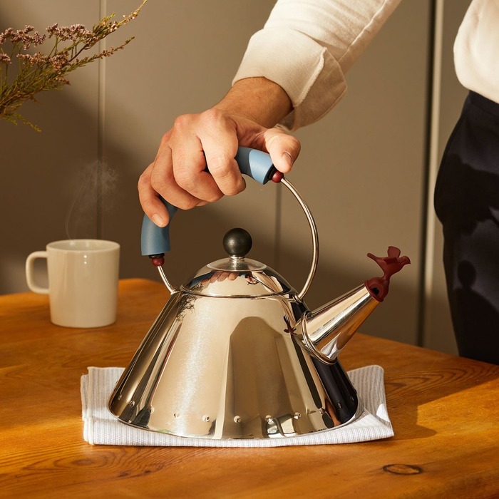 Чайник со свистком 22х22,5х23 см белый Kettle Alessi