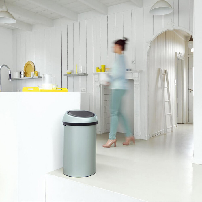 Мусорный бак 60 л мятный металлик Touch Bin Brabantia